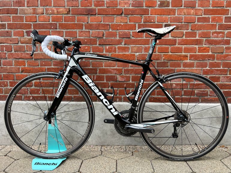 Bianchi Intenso Shimano Ultegra Carbon 7 6kg 30 Speed Size 55 Good Condition used in 55 cm Black Friday Deals buycycle Greece