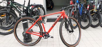 Used Trek Checkpoint ALR 5 2024 2024 Road & Gravel — image 1 of 8