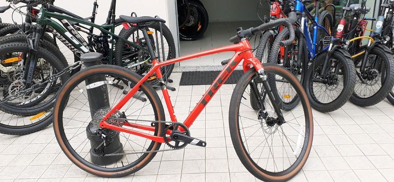 Used Trek Checkpoint ALR 5 2024 2024 Road & Gravel — image 1 of 8