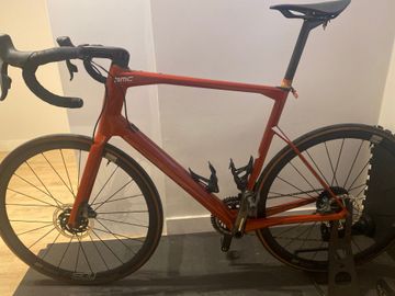 Used BMC Roadmachine SRAM Force eTap AXS 2020 Road & Gravel, Red — image 3 of 4