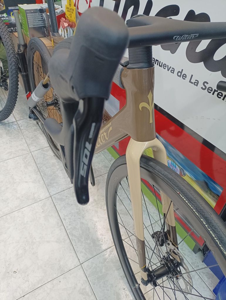 Used WILIER RAVE SL 2025 Road & Gravel, White — image 3 of 5