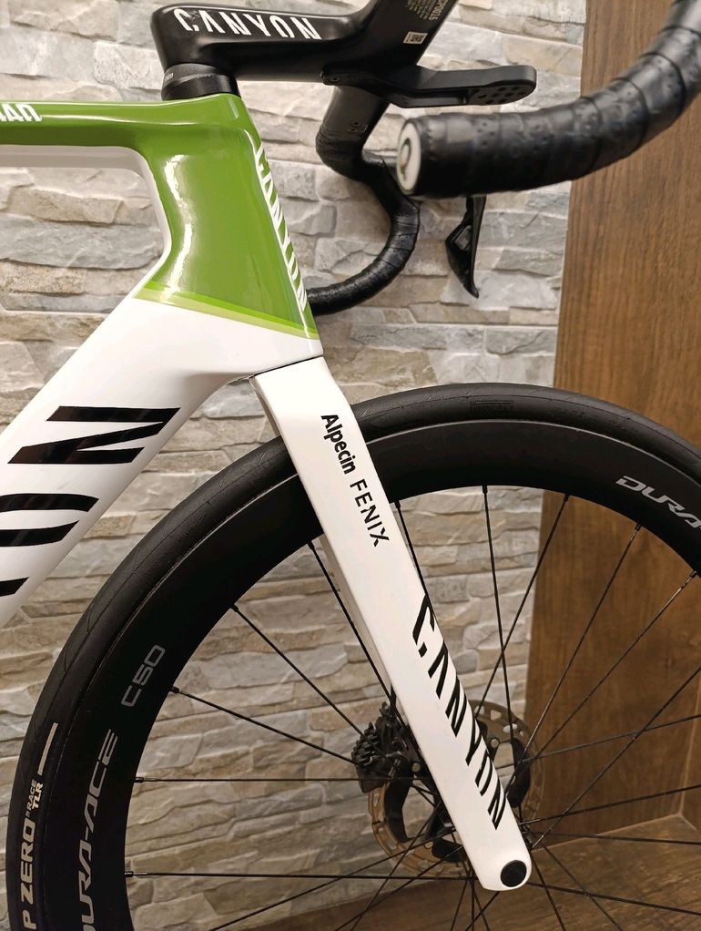 Used Canyon Aeroad CFR Disc Di2 2023 2023 Road & Gravel, White — image 3 of 10