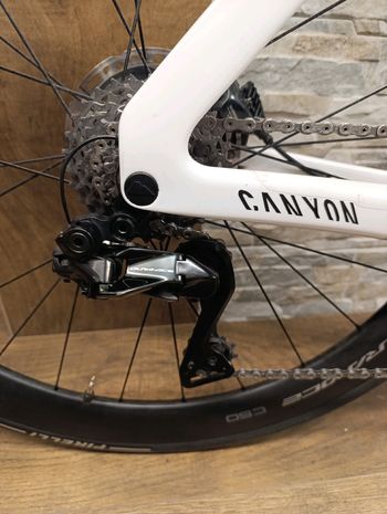 Used Canyon Aeroad CFR Disc Di2 2023 2023 Road & Gravel, White — image 5 of 10