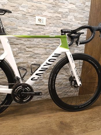 Used Canyon Aeroad CFR Disc Di2 2023 2023 Road & Gravel, White — image 2 of 10