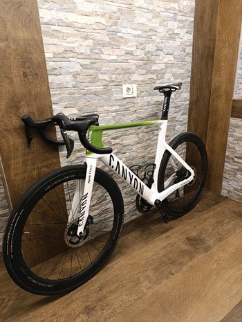 Used Canyon Aeroad CFR Disc Di2 2023 2023 Road & Gravel, White — image 9 of 10