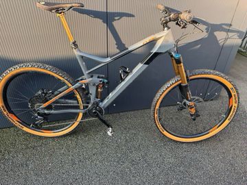 Brugt CUBE STEREO 140 HPC TM 27.5 2018 2018 Mountainbike — billede 1 af 3