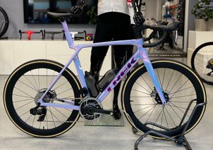 Trek - Madone SLR 8 AXS Gen 8, 2025