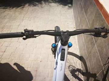 Used Orbea WILD M10 2024 2024 Mountainbike, Light Gray, 29 — image 5 of 7