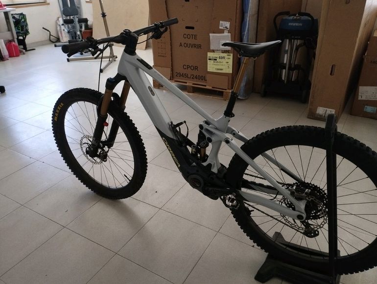 Used Orbea WILD M-LTD 20mph 2023 2023 Mountainbike, Weiß, 29 — image 2 of 12