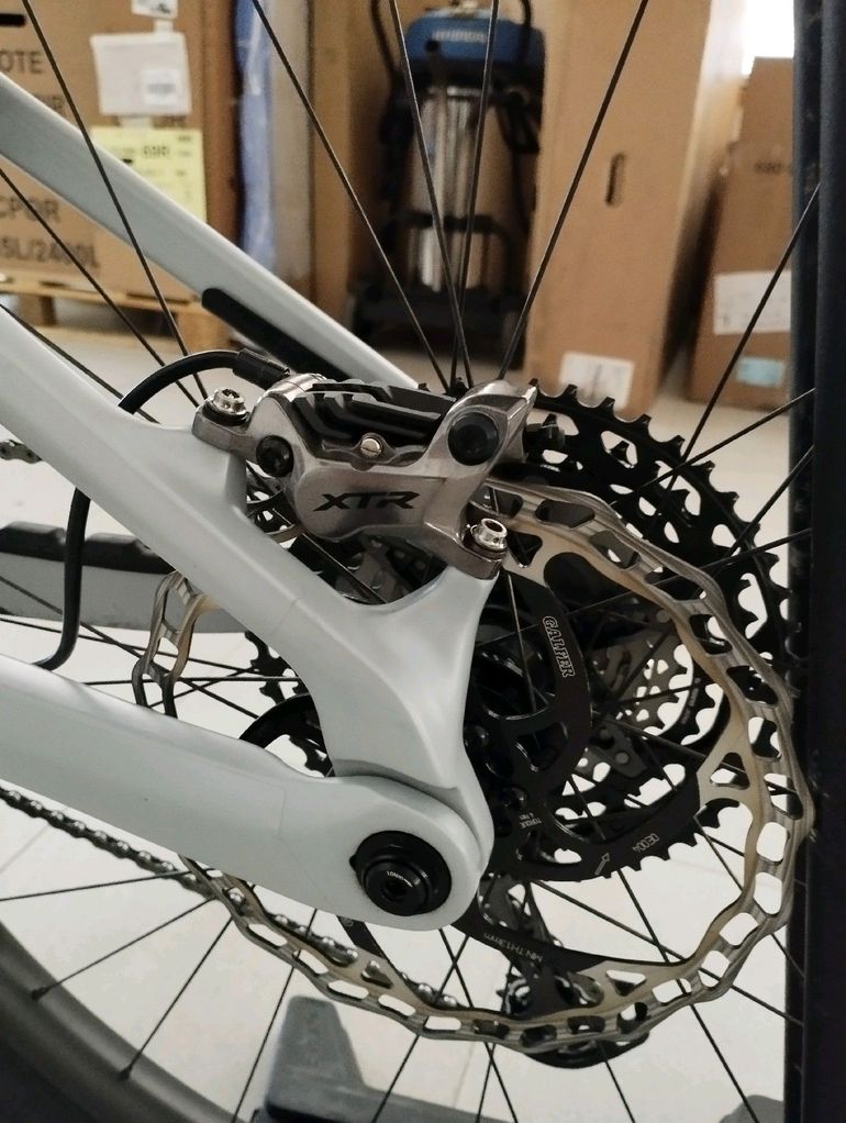 Used Orbea WILD M-LTD 20mph 2023 2023 Mountainbike, Weiß, 29 — image 4 of 12