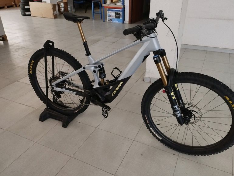 Used Orbea WILD M-LTD 20mph 2023 2023 Mountainbike, Weiß, 29 — image 1 of 12
