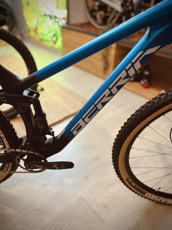 Used Berria MAKO 5 2022 Mountainbike, Blue — image 4 of 4