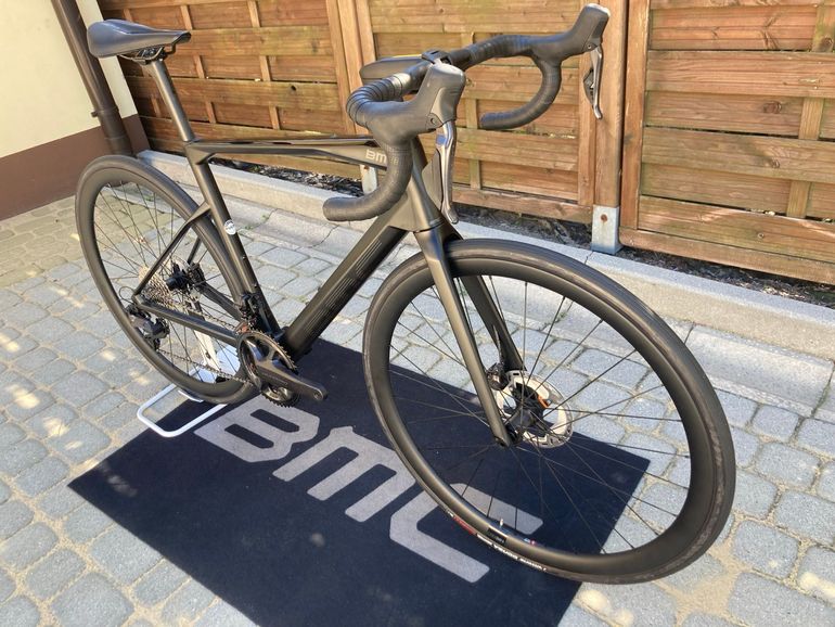Used BMC Roadmachine 01 FIVE 2023 2023 Road & Gravel, Black — image 2 of 4