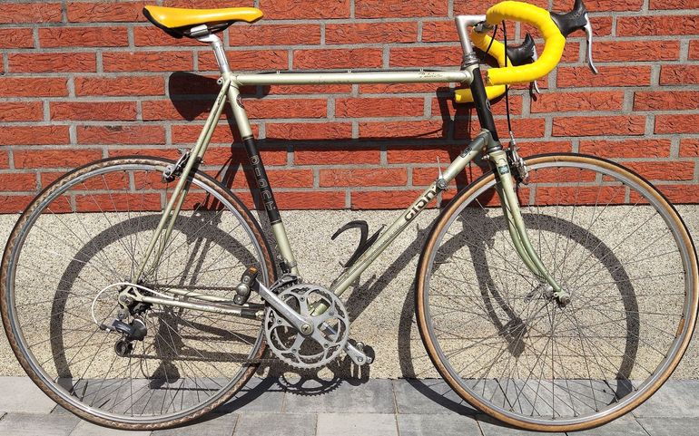 Used Giant Peloton 1990 Road & Gravel, Black — image 1 of 12