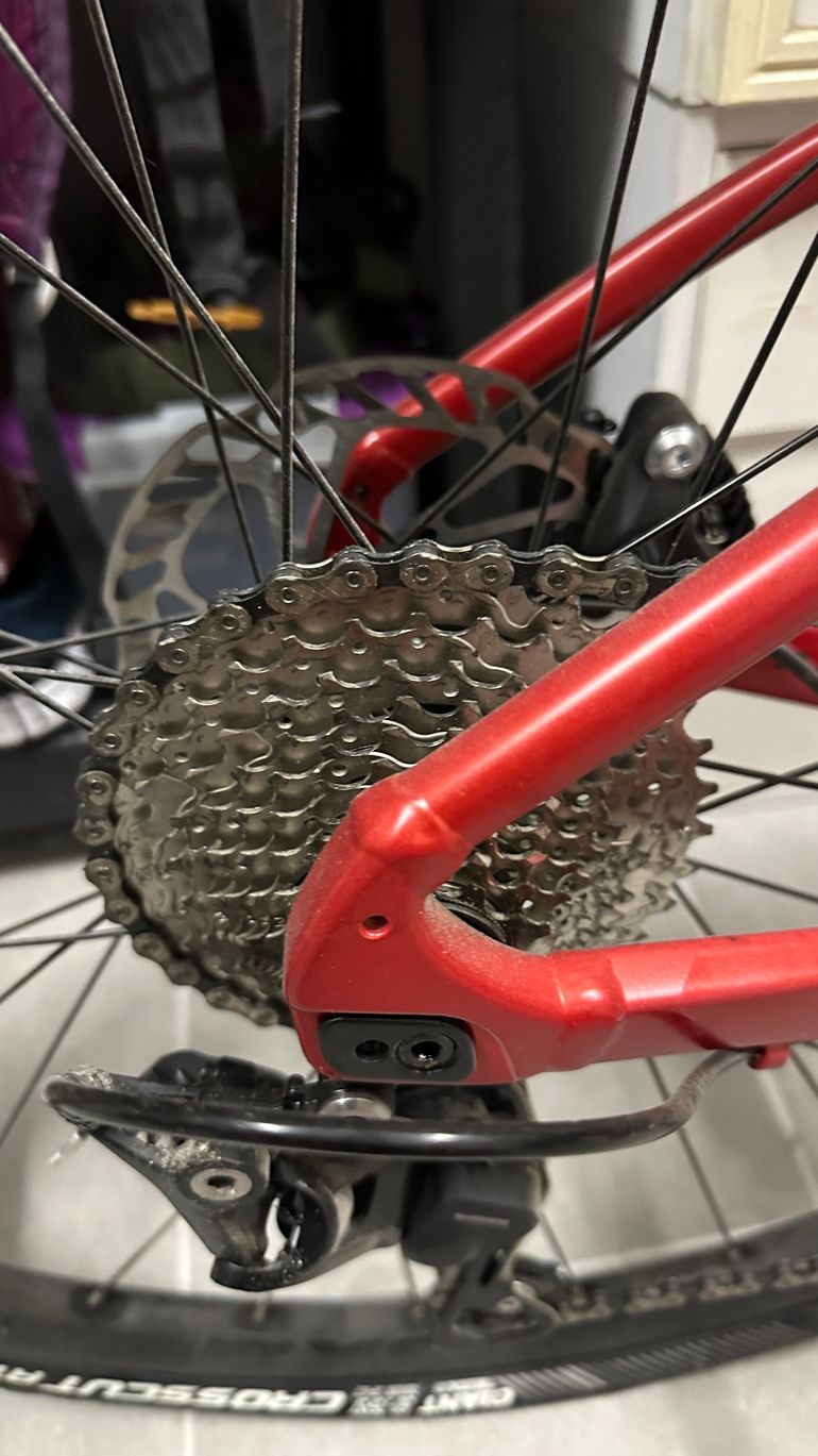 Used Giant Revolt 1 2023 Road & Gravel, Red — image 3 of 9
