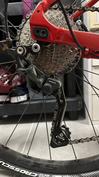 Used Giant Revolt 1 2023 Road & Gravel, Red — image 4 of 9