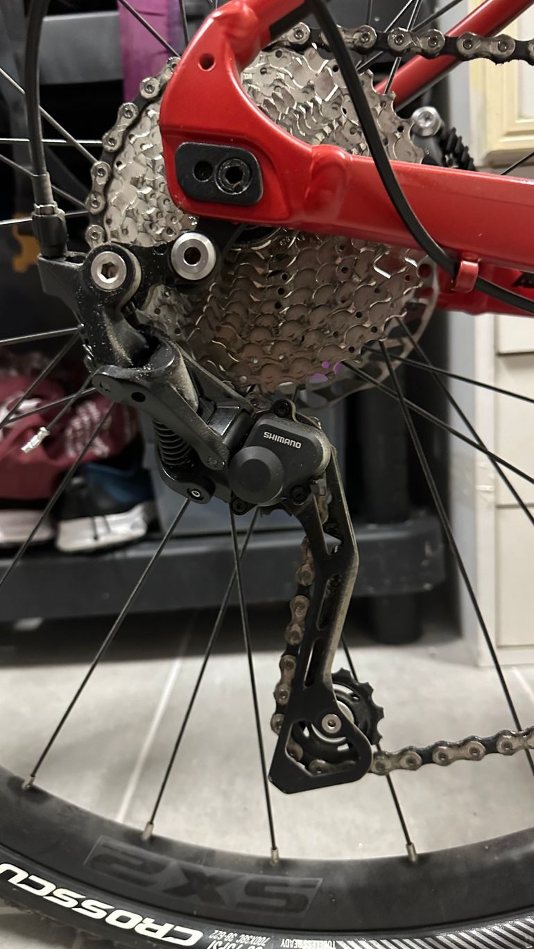 Used Giant Revolt 1 2023 Road & Gravel, Red — image 4 of 9