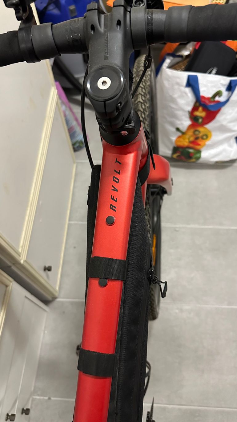 Used Giant Revolt 1 2023 Road & Gravel, Red — image 8 of 9