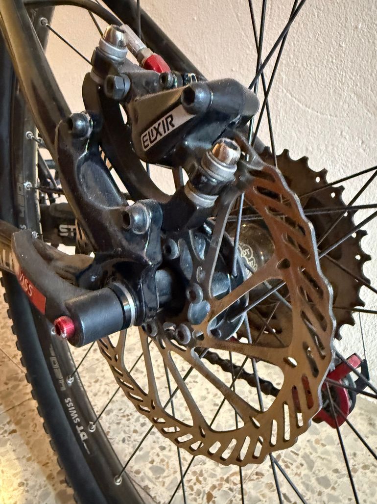 Used Specialized Stumpjumper Expert Carbon 2010 2010 Mountainbike — image 11 of 14