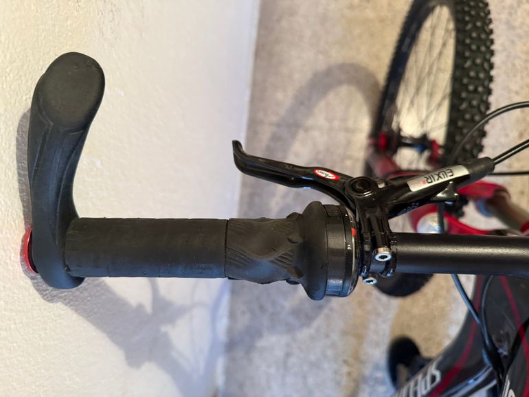 Used Specialized Stumpjumper Expert Carbon 2010 2010 Mountainbike — image 7 of 14