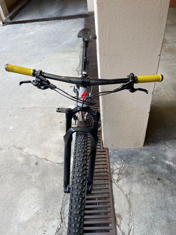 Used Specialized Chisel Comp 2020 2020 Mountainbike, Light Gray, 29 — image 3 of 4
