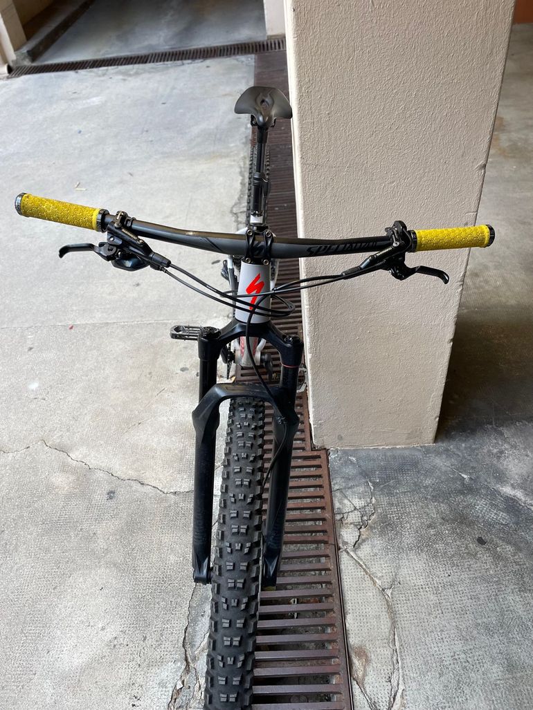 Used Specialized Chisel Comp 2020 2020 Mountainbike, Light Gray, 29 — image 3 of 4
