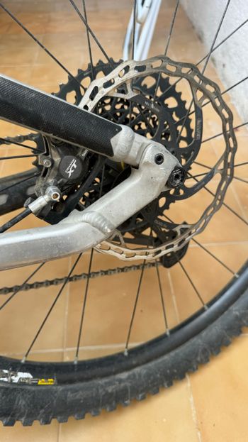 Used Commencal META AM V4.2 RACE EAGLE 2017 2017 Mountainbike, Gris claro — image 5 of 11