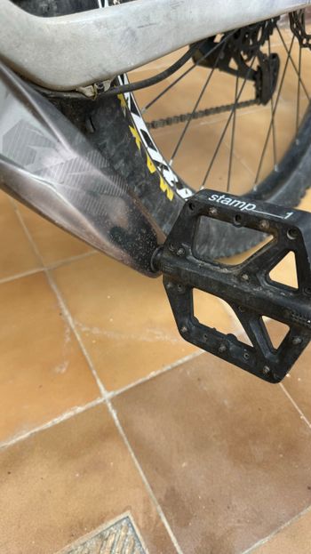 Used Commencal META AM V4.2 RACE EAGLE 2017 2017 Mountainbike, Gris claro — image 4 of 11