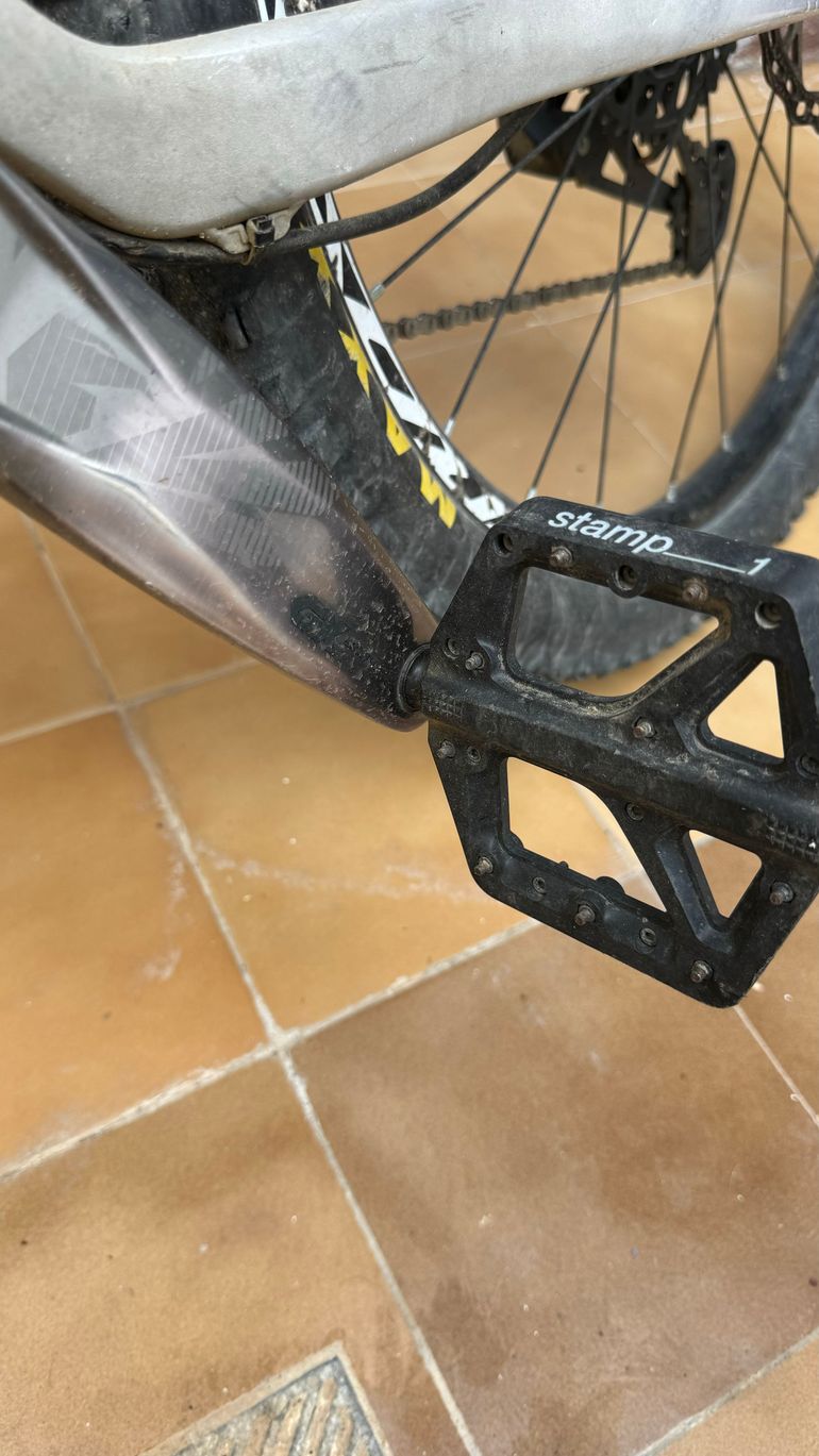 Used Commencal META AM V4.2 RACE EAGLE 2017 2017 Mountainbike, Gris claro — image 4 of 11