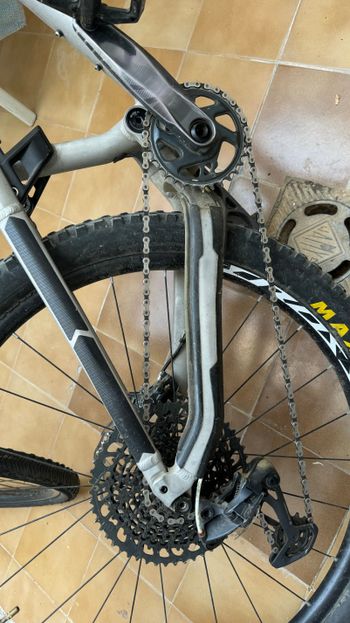 Used Commencal META AM V4.2 RACE EAGLE 2017 2017 Mountainbike, Gris claro — image 9 of 11