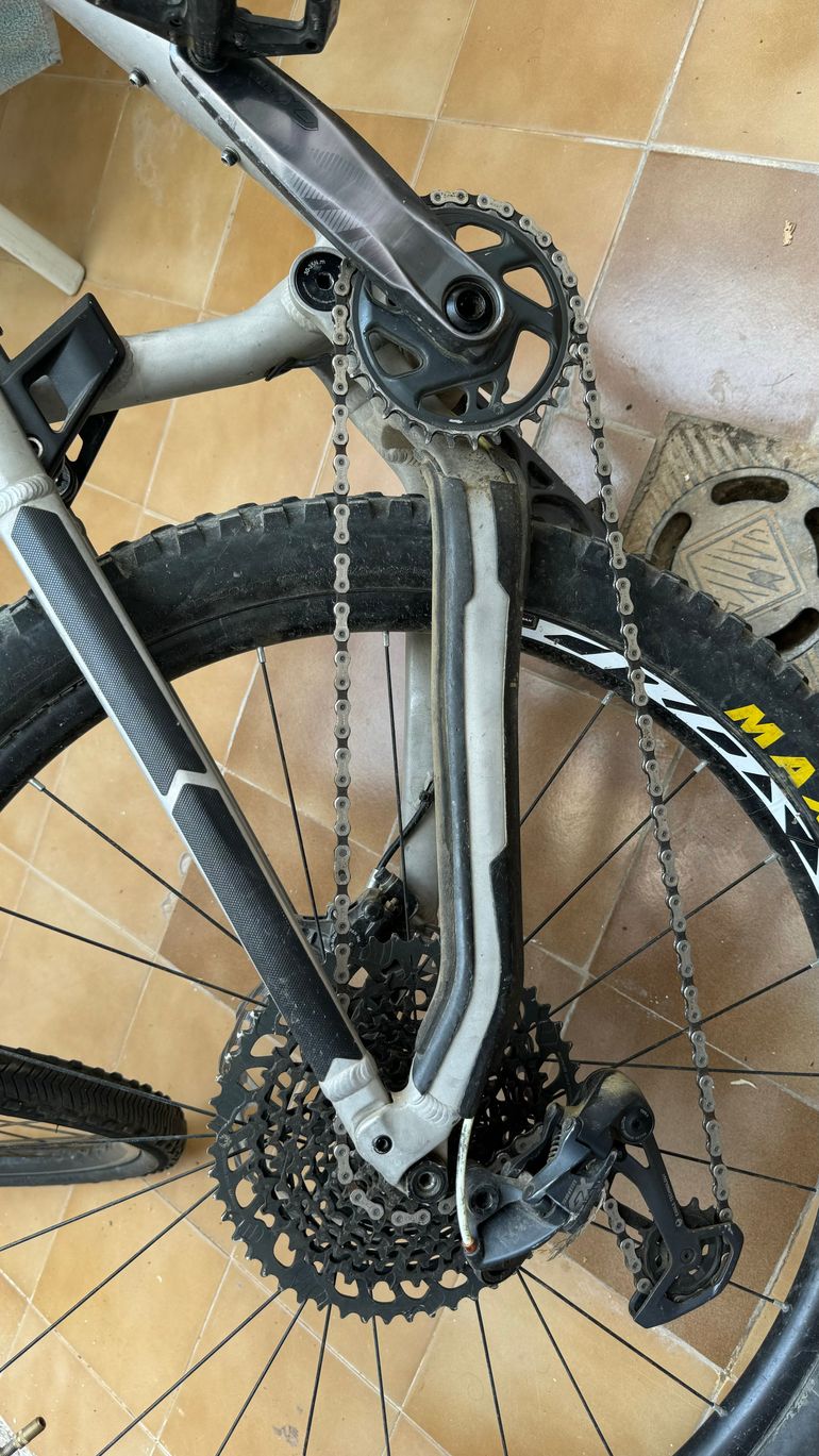 Used Commencal META AM V4.2 RACE EAGLE 2017 2017 Mountainbike, Gris claro — image 9 of 11