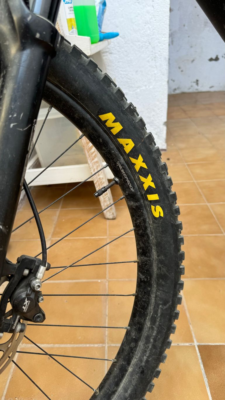 Used Commencal META AM V4.2 RACE EAGLE 2017 2017 Mountainbike, Gris claro — image 2 of 11