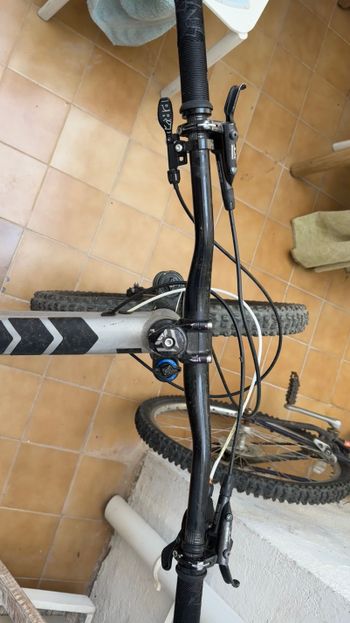 Used Commencal META AM V4.2 RACE EAGLE 2017 2017 Mountainbike, Gris claro — image 7 of 11