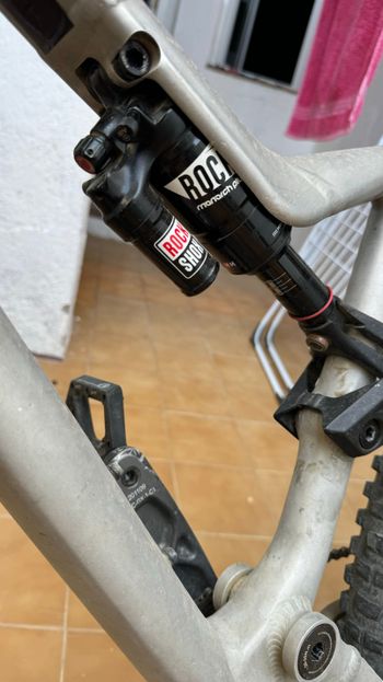 Used Commencal META AM V4.2 RACE EAGLE 2017 2017 Mountainbike, Gris claro — image 3 of 11