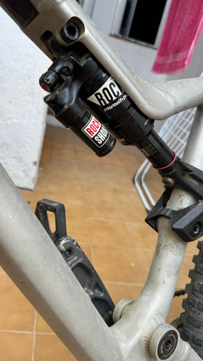 Used Commencal META AM V4.2 RACE EAGLE 2017 2017 Mountainbike, Gris claro — image 3 of 11