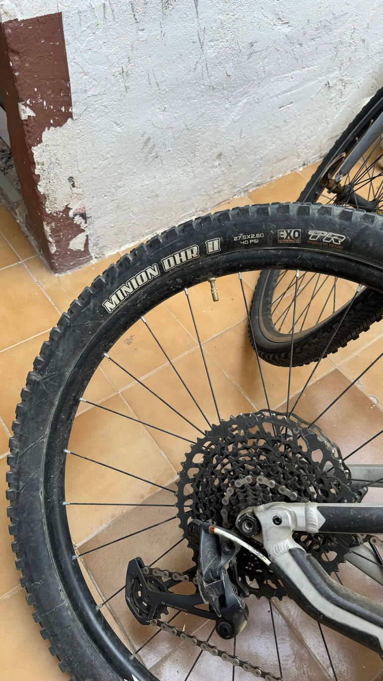 Used Commencal META AM V4.2 RACE EAGLE 2017 2017 Mountainbike, Gris claro — image 11 of 11
