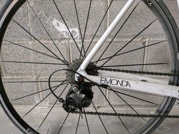 Used Trek Emonda s5 2016 Road & Gravel, White — image 3 of 5