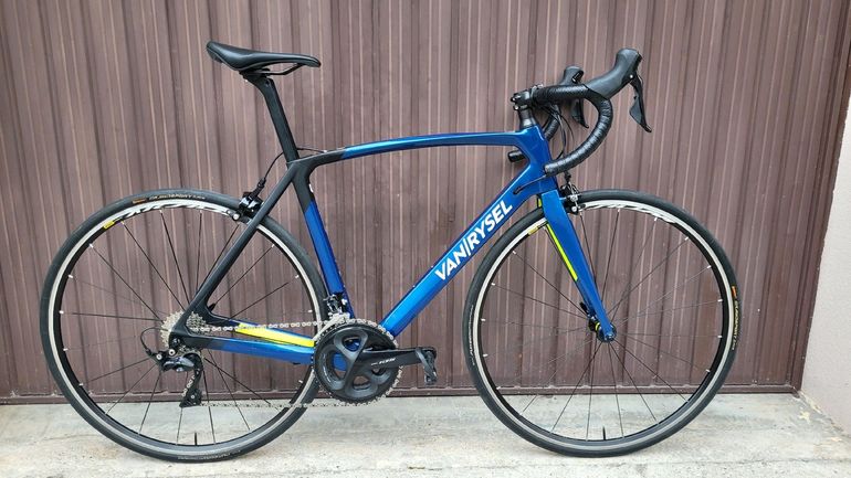 Used Van rysel RCR 900 CF Carbon Road Bike, - 105 2020 2020 Road & Gravel, Blue — image 1 of 11