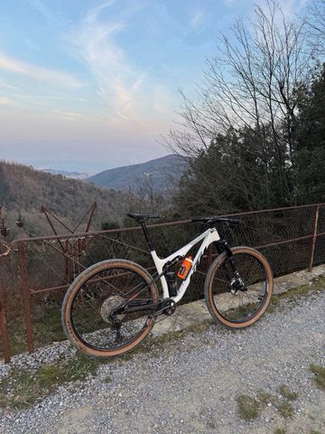 KTM SCARP ELITE 2023 2023 Mountainbike de segunda mano, Blanco — imagen 4 de 8