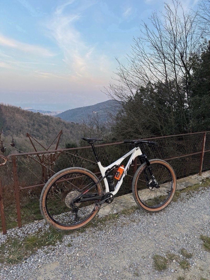 KTM SCARP ELITE 2023 2023 Mountainbike de segunda mano, Blanco — imagen 4 de 8