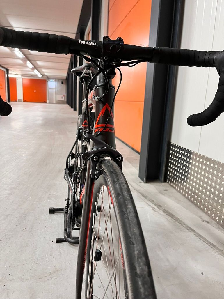 Used Fuji Fuji Transonic Full Carbon Aero Ultegra 11sp Di2 - Size 54 2019 Road & Gravel — image 9 of 10