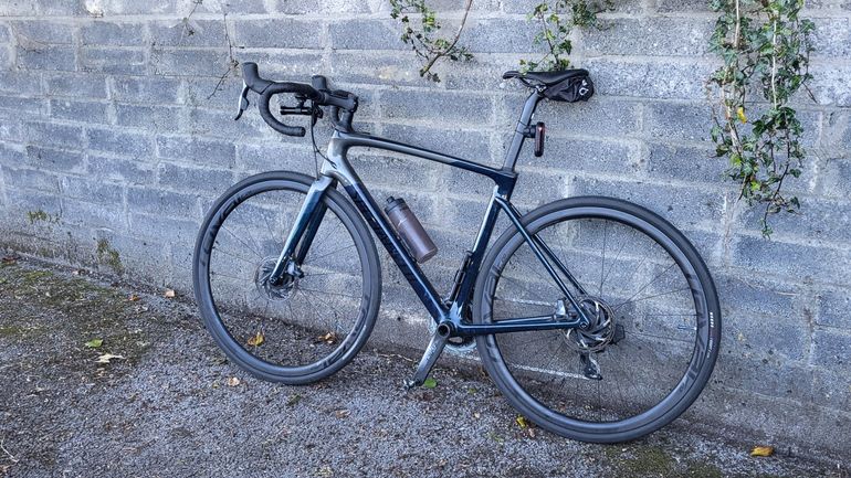 Specialized Roubaix Pro SRAM Force eTap AXS used in 56 cm buycycle