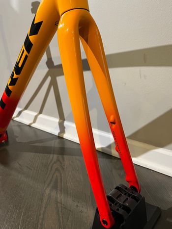 Used Trek emonda alr Frameset 2022 Road & Gravel, Red — image 24 of 25