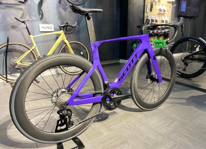 Scott Foil RC 10 2024 2024 Road & Gravel usato, Viola — immagine 3 di 3