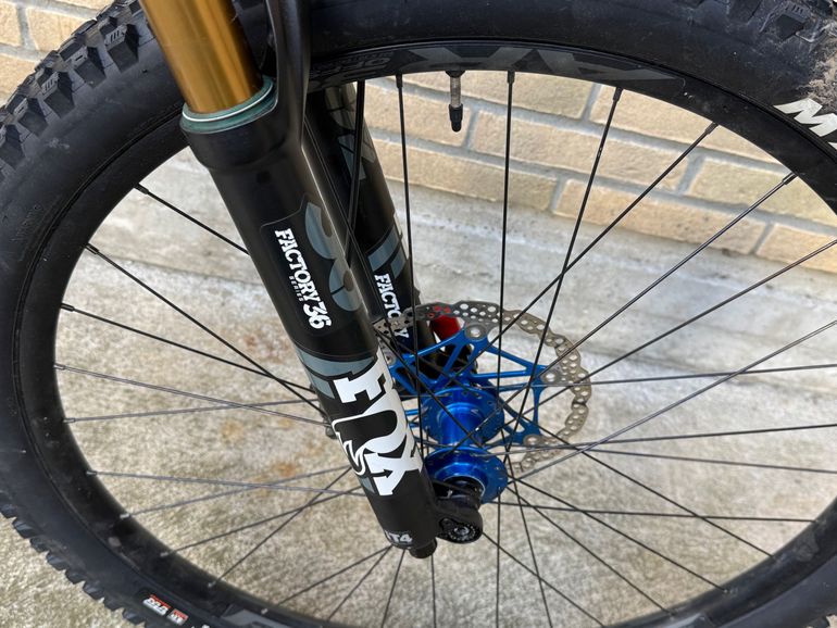 Santa Cruz Santacruz Hightower LT CC 2019 Mountainbike d'occasion — image 5 sur 6