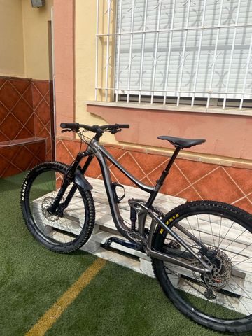 Used Giant Reign 29 2022 2022 Mountainbike, Black, 29 — image 4 of 5