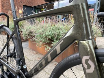 Used Scott Addict RC 40 2023 2023 Road & Gravel, Green — image 2 of 3