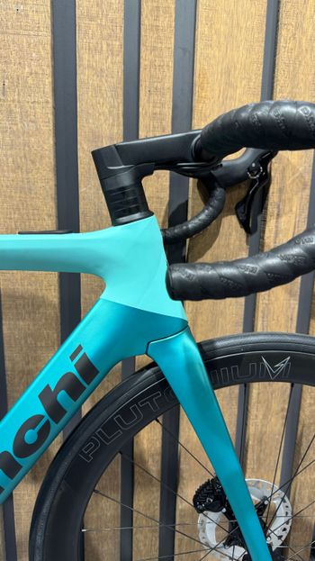 Used Bianchi E-Oltre 105 Di2 12v 2025 Road & Gravel, Green — image 6 of 13
