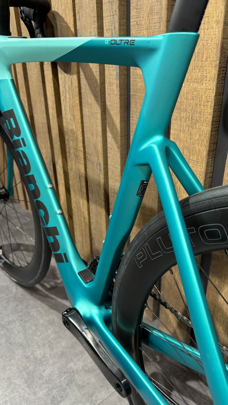 Used Bianchi E-Oltre 105 Di2 12v 2025 Road & Gravel, Green — image 12 of 13