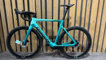 Used Bianchi E-Oltre 105 Di2 12v 2025 Road & Gravel, Green — image 8 of 13